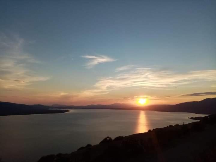 The Lake House" -Trichonida Lake Marathias  ภายนอก รูปภาพ