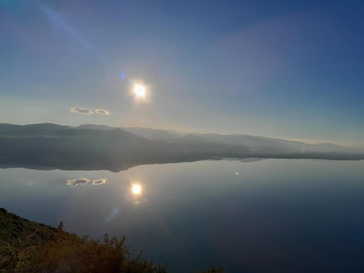 The Lake House" -Trichonida Lake Marathias  ภายนอก รูปภาพ