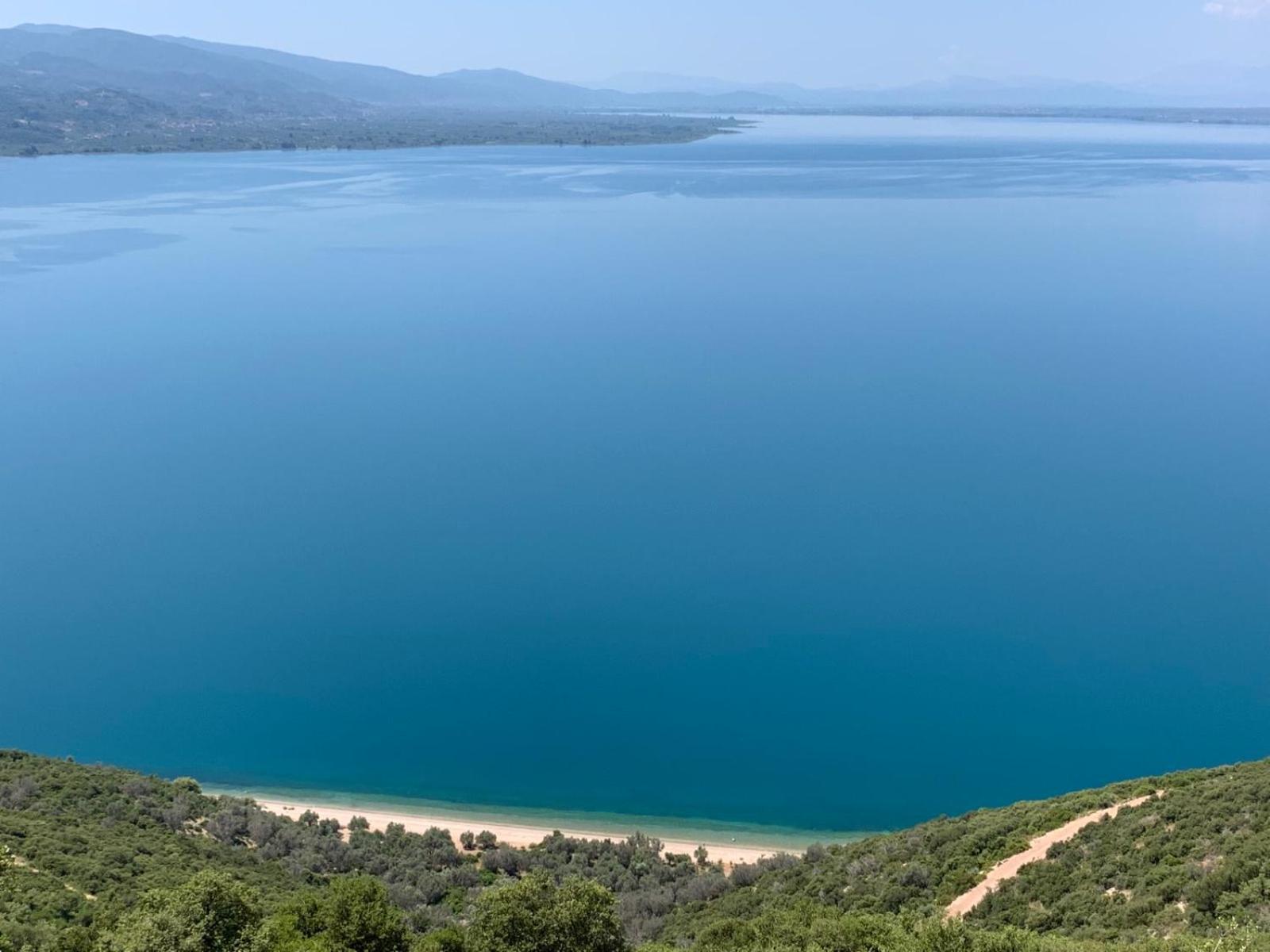 The Lake House" -Trichonida Lake Marathias  ภายนอก รูปภาพ