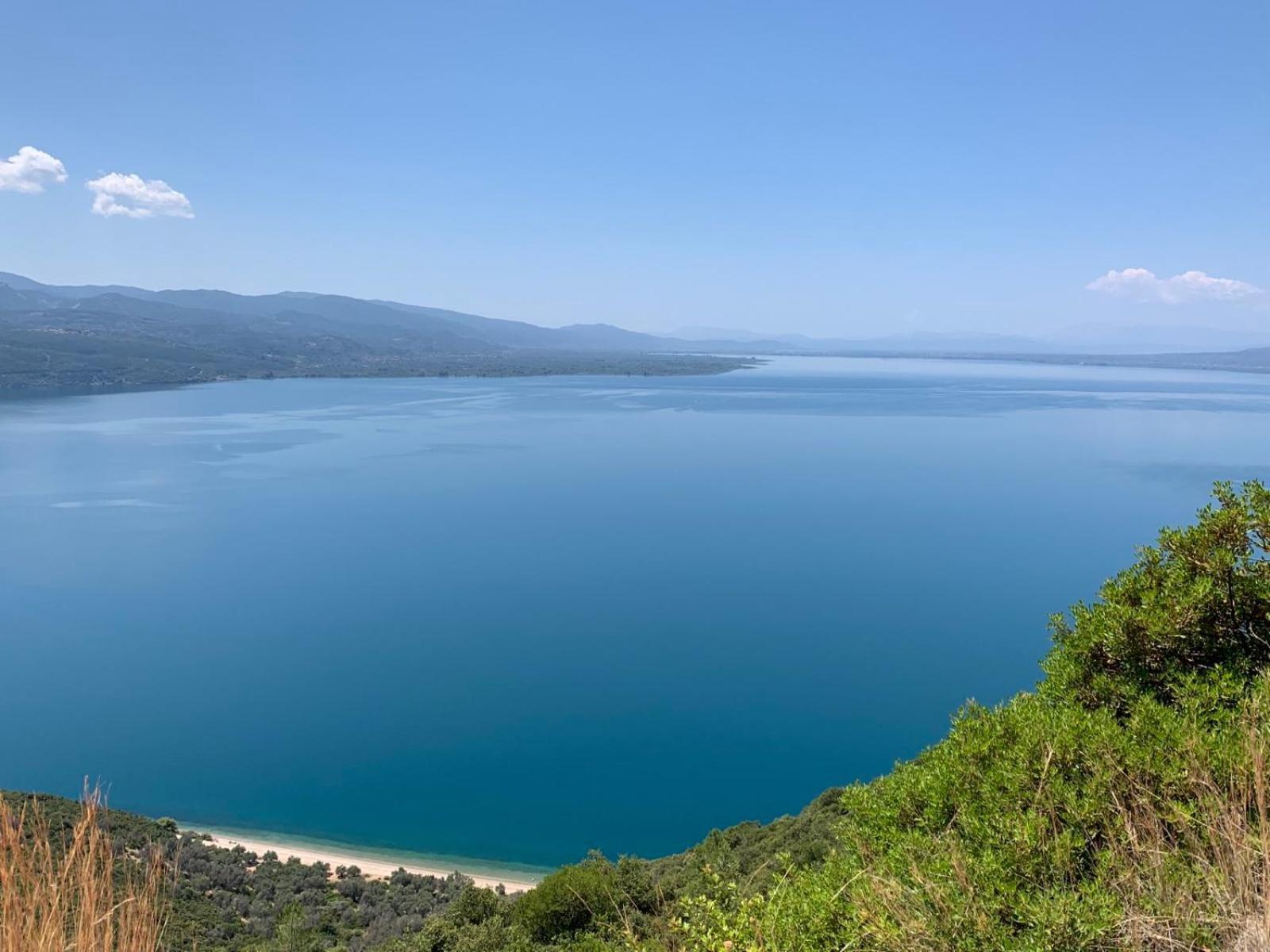 The Lake House" -Trichonida Lake Marathias  ภายนอก รูปภาพ